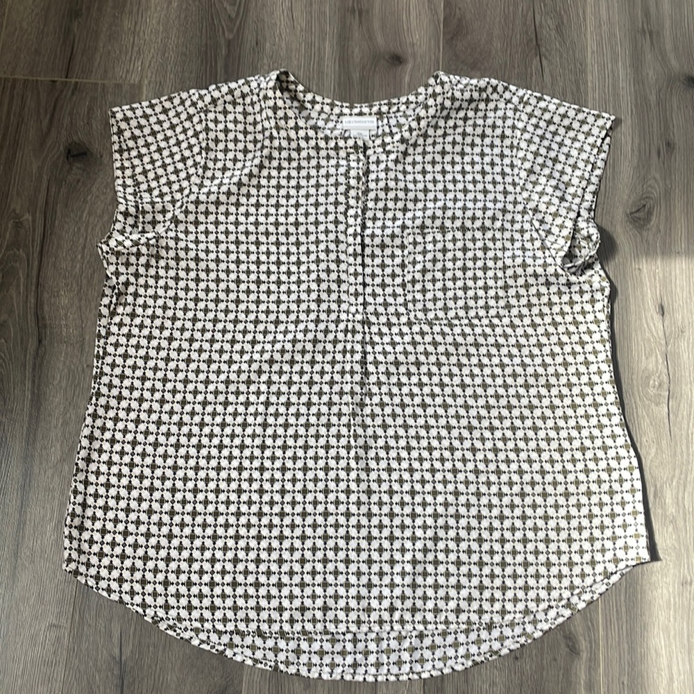 💚Liz Claiborne blouse, casual or office attire size XXL Olive greens and white